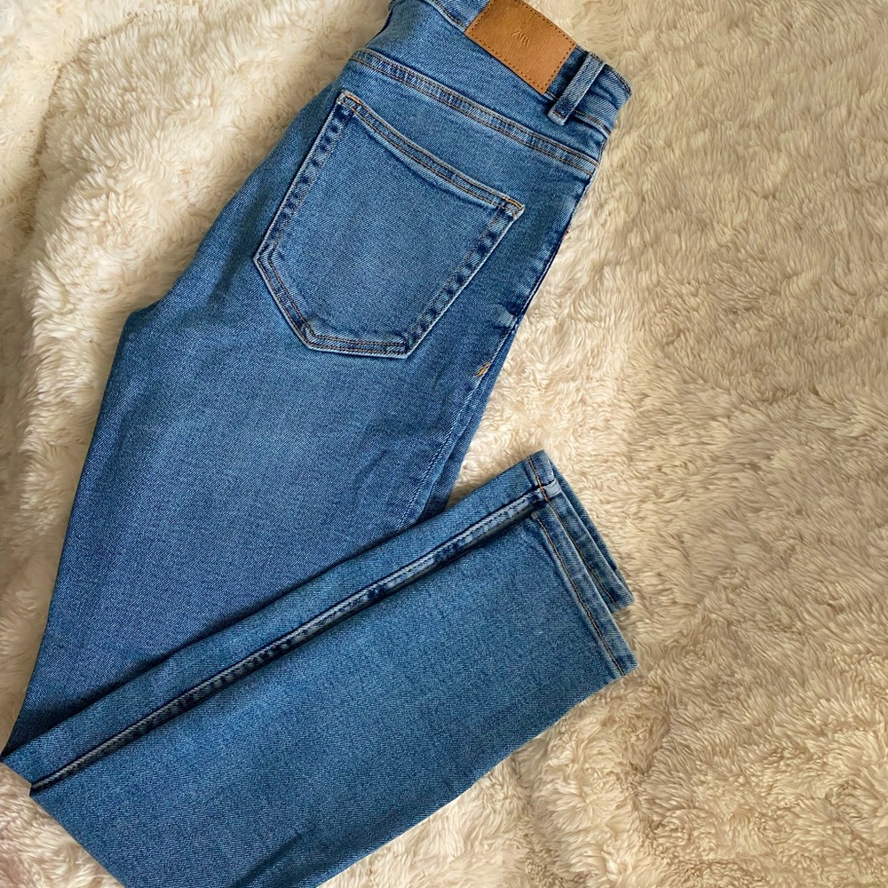 Brand new!! Zara women’s straight jeans